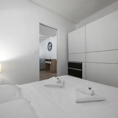 Bleu Dazur- Hyper Centre - Rue Longue - شقة مينتون